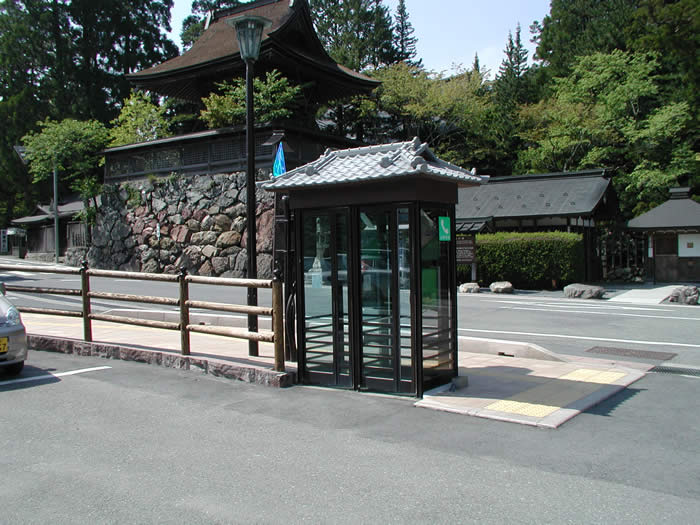 景観を配慮した電話ボックス
