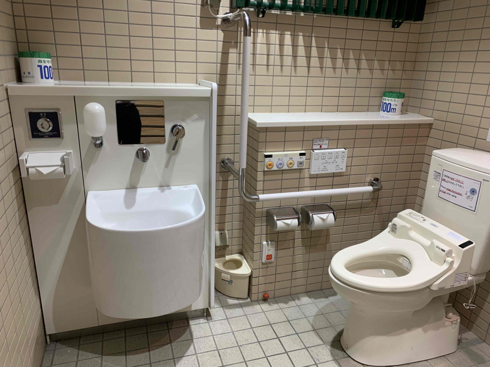 Nakanohashi Bridge Accessible Restroom-This restroom accommodates individuals with an ostomy.