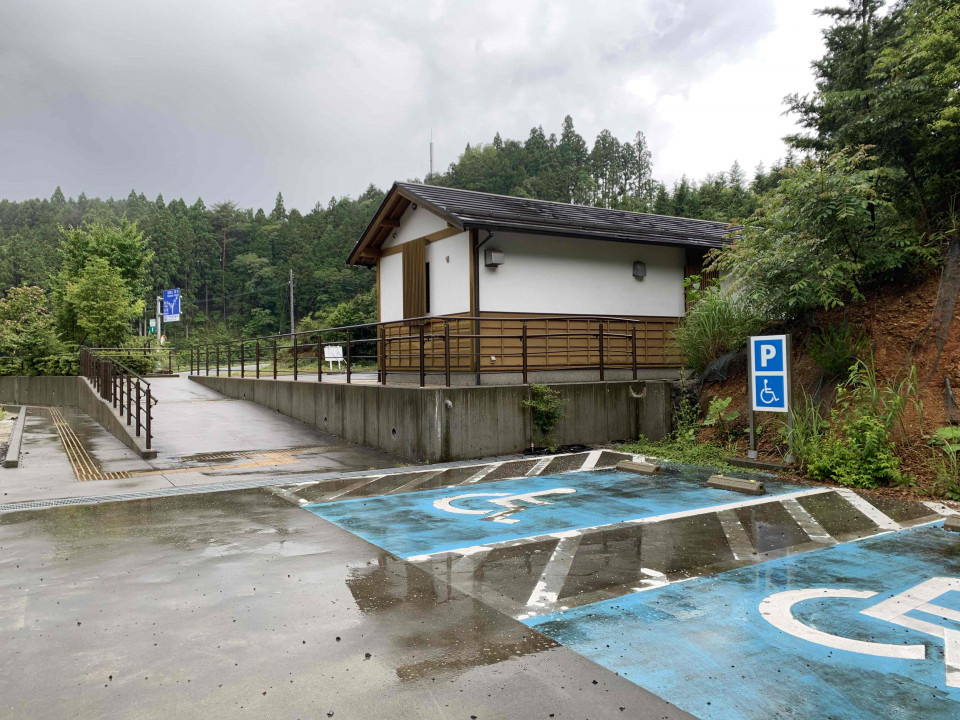 Dai-mon minami chushajo (Parking Lot)-There are accessible parking spaces as well public restrooms located at the Dai-mon minami chushajo (parking lot)
