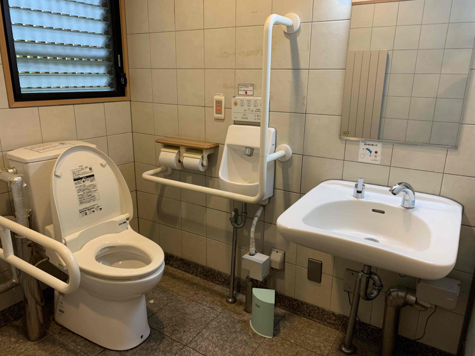 Chu-mon-mae Accessible Restroom