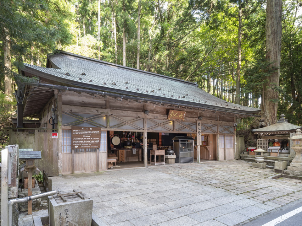 金輪塔・女人堂・細川の傘鉾祭関連用具の３件が和歌山県指定文化財に指定されました