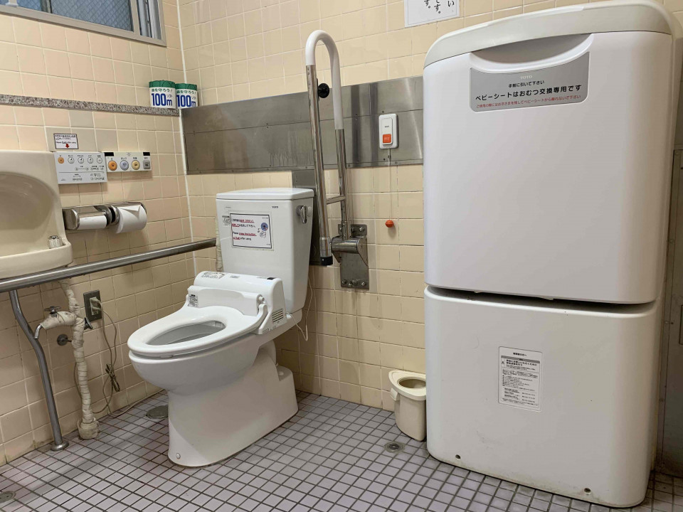 Nakanohashi Bridge (Bus Stop)-Accessible restroom with changing table. 