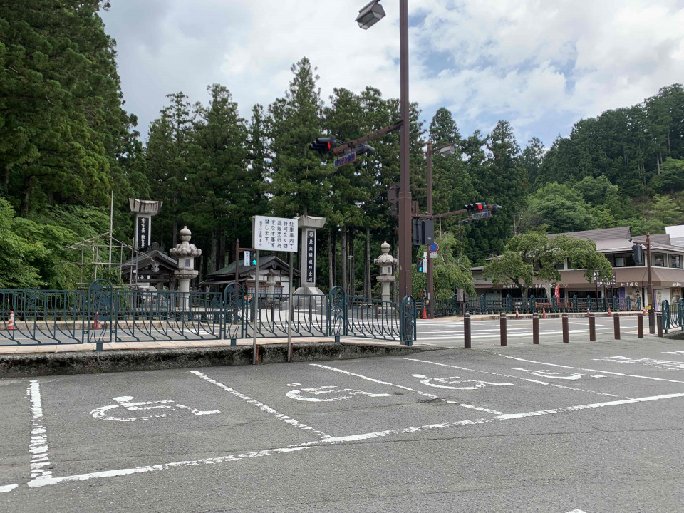 There is an accessible parking space near the public restroom located at Nakanohashi Bridge (bus stop).