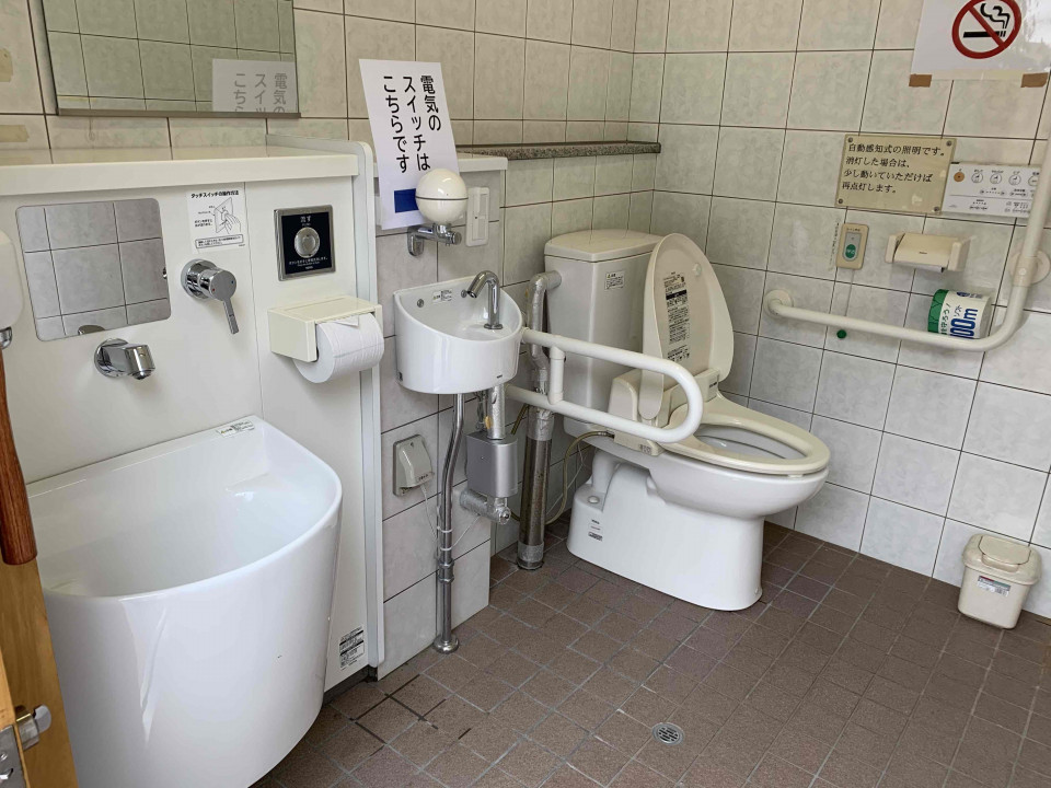 苅萱堂横多目的トイレ
