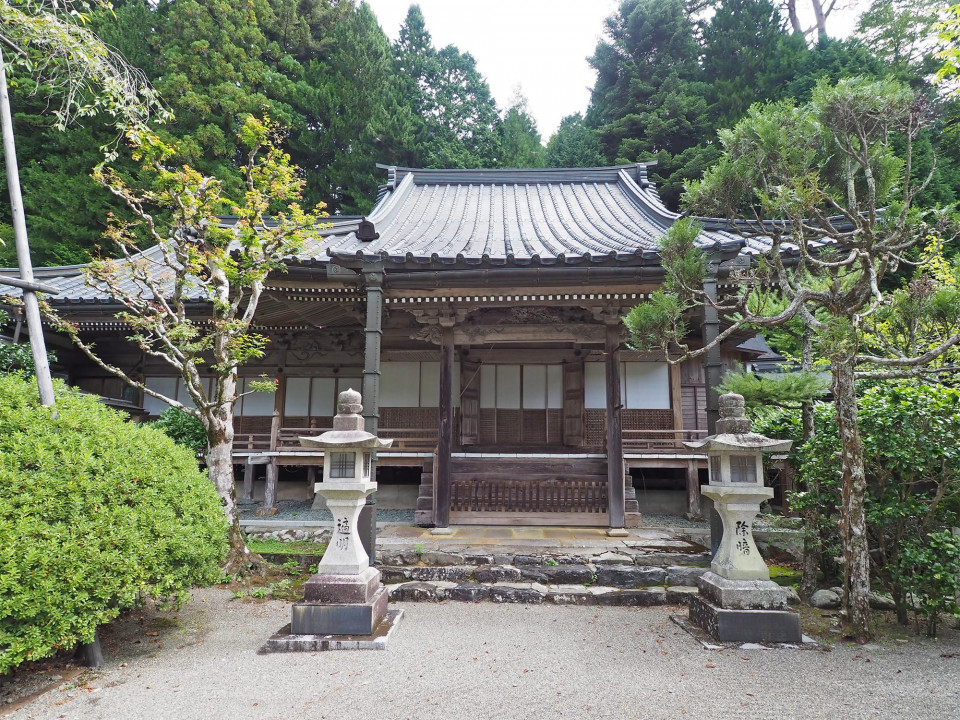 高野山高等学校と宝城院の建造物5棟が国の登録有形文化財に登録されました