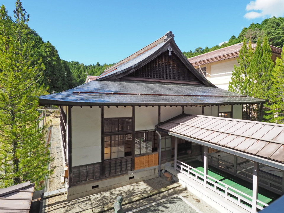 高野山高等学校と宝城院の建造物5棟が国の登録有形文化財に登録されました