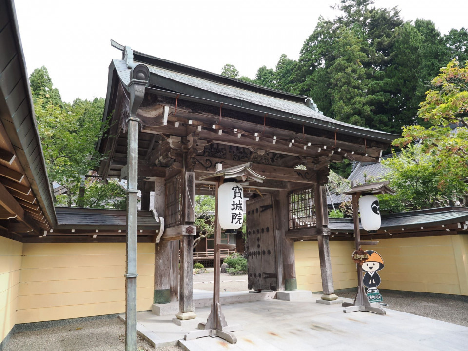 高野山高等学校と宝城院の建造物5棟が国の登録有形文化財に登録されました